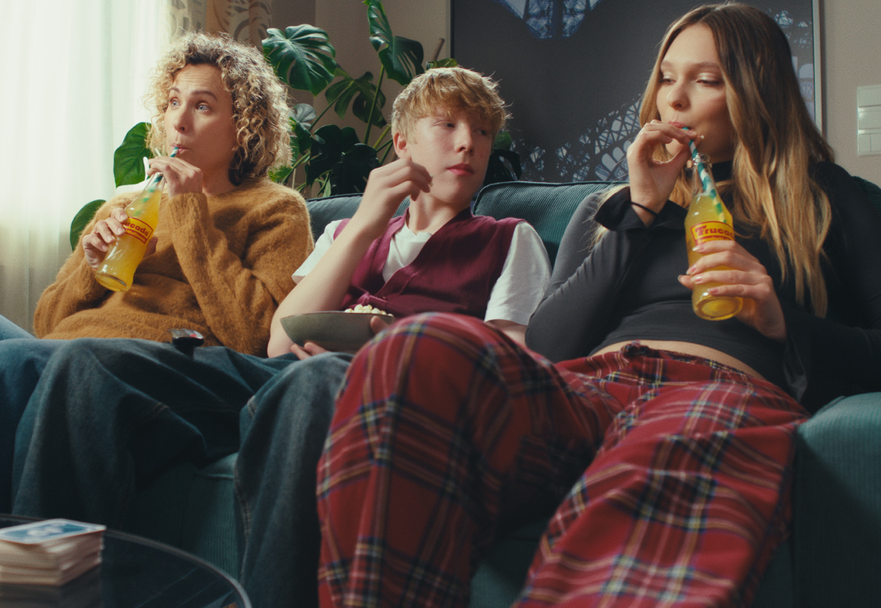 FRU_24_004_Website_Refresh_Bilder_642x443_Alieninvasion_Familie